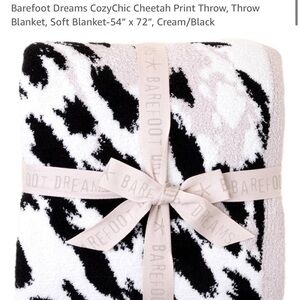 NWT Barefoot Dreams throw